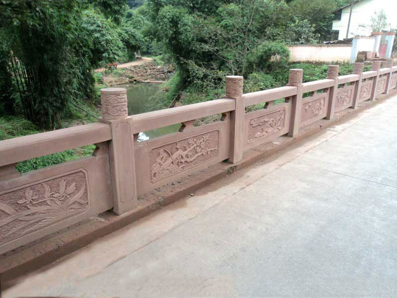 农村晚霞红石栏杆(图1)