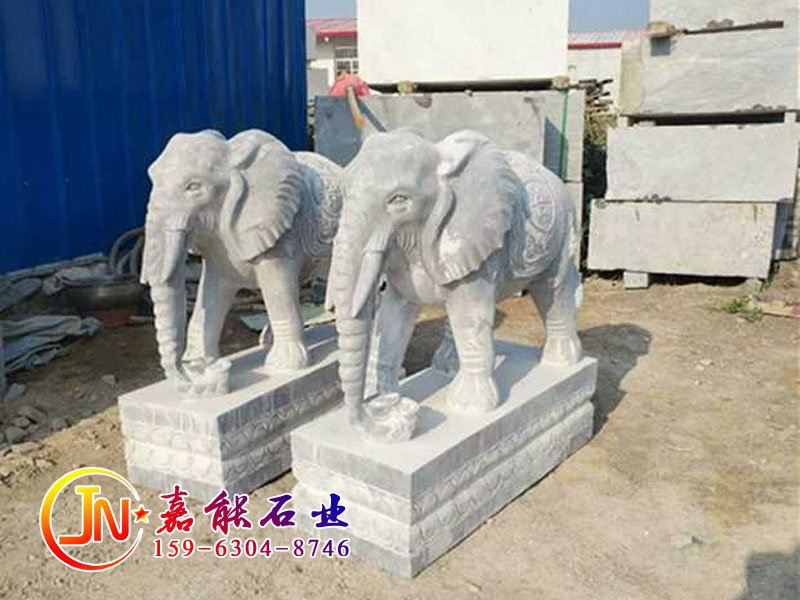 不同石材的石雕大象(图1)