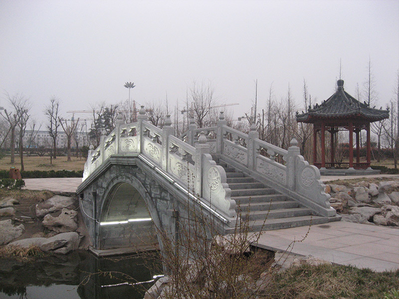 公园青石石拱桥