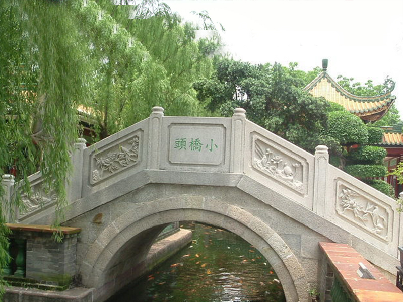 雕花石拱桥